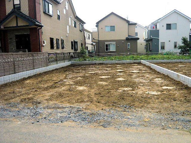 Local appearance photo. Building 2