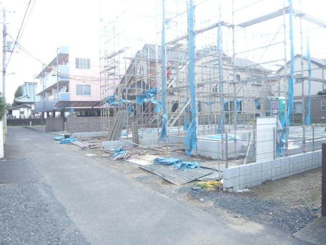 Local photos, including front road. 10 / 18 shooting