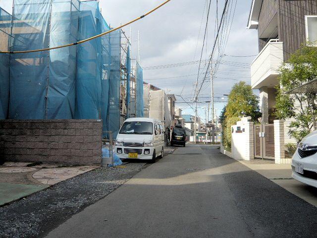 Local photos, including front road. 11 / 26 shooting It is a quiet residential area.