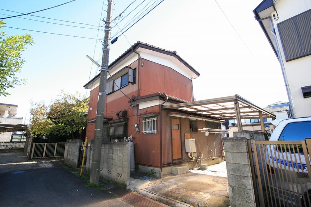 Local photos, including front road. Local (11 May 2013) Shooting