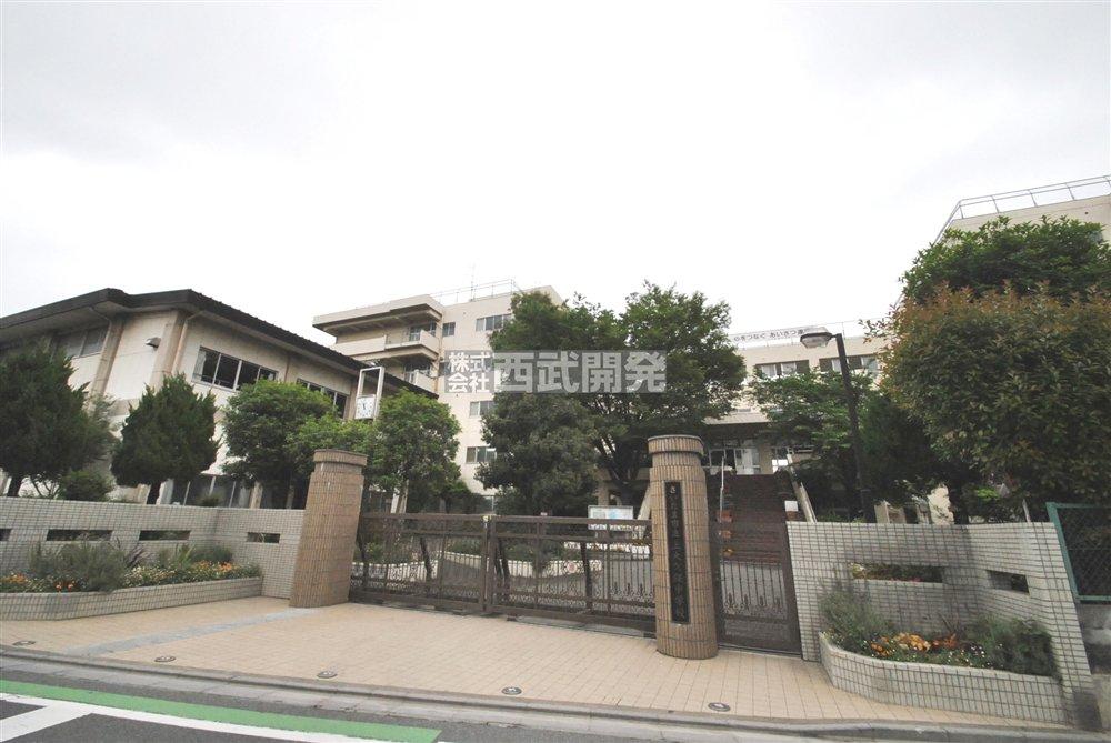 Junior high school. Kamiokubo 490m until junior high school