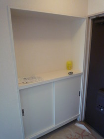 Entrance. There shoebox in the entrance