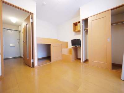 Living and room. Bright room, Second floor carpet specification