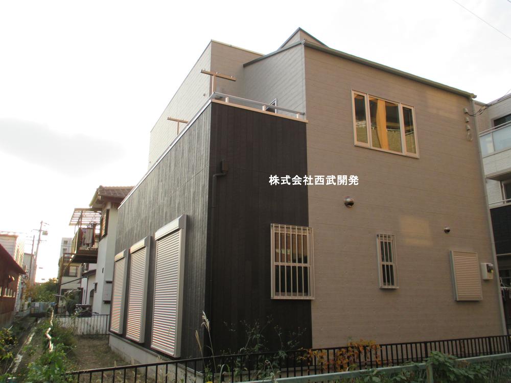 Local appearance photo. Local (11 May 2013) Shooting