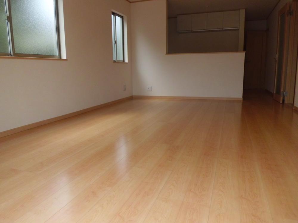 Same specifications photos (living). Same specifications