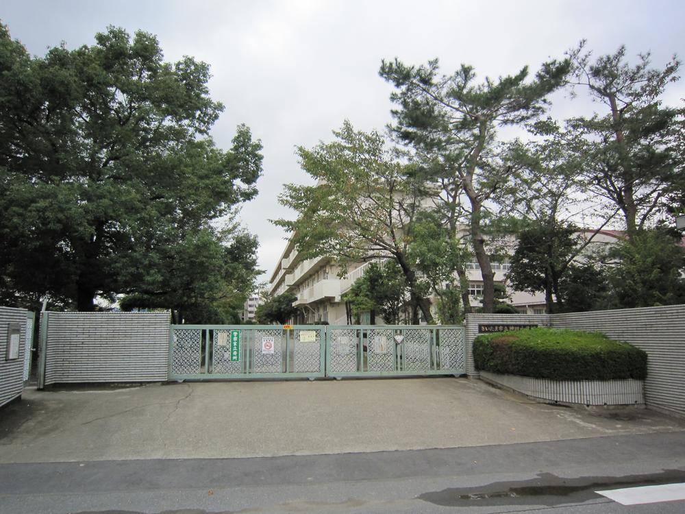 Primary school. 600m until Kanda elementary school