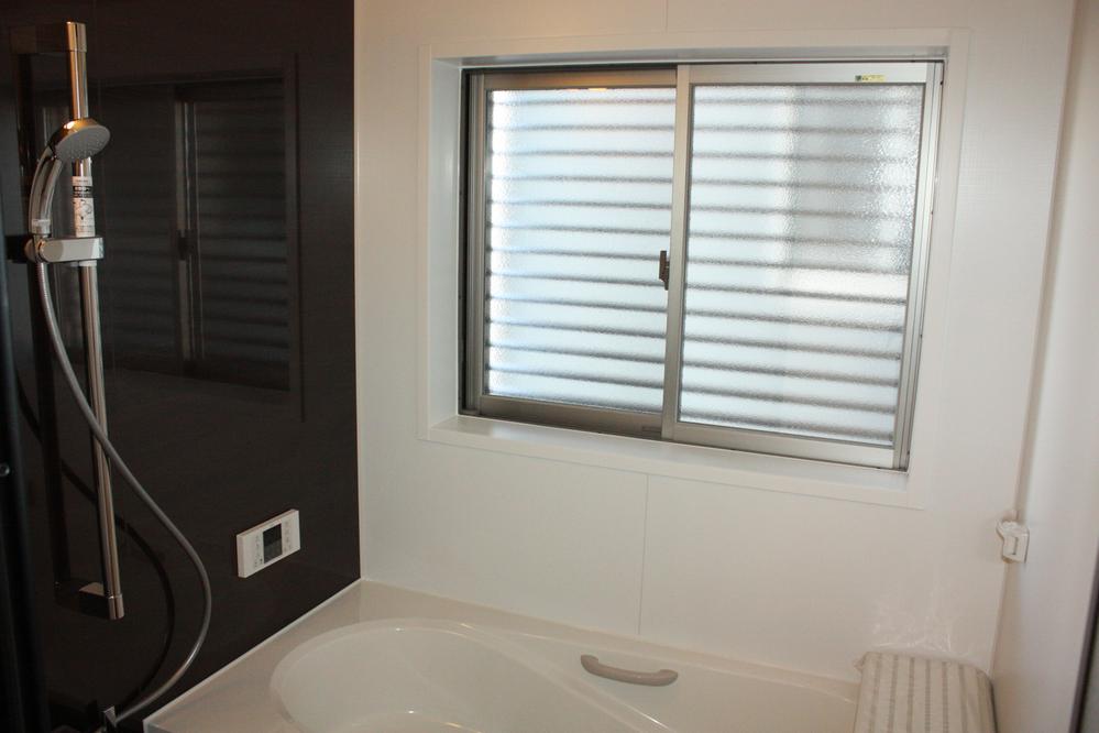 Bathroom. Indoor (12 May 2013) Shooting