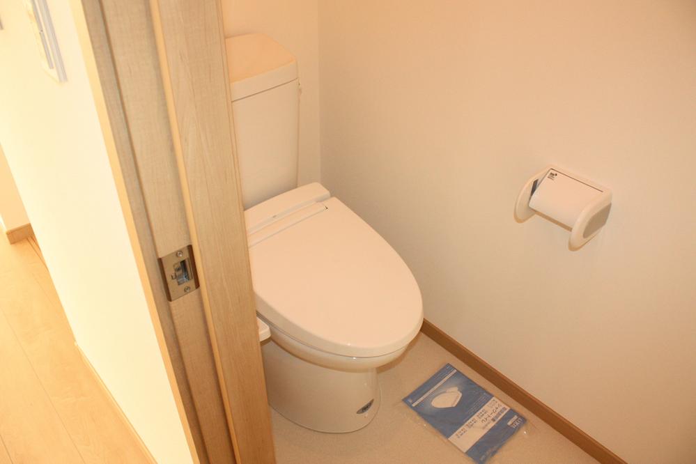 Toilet. Indoor (12 May 2013) Shooting