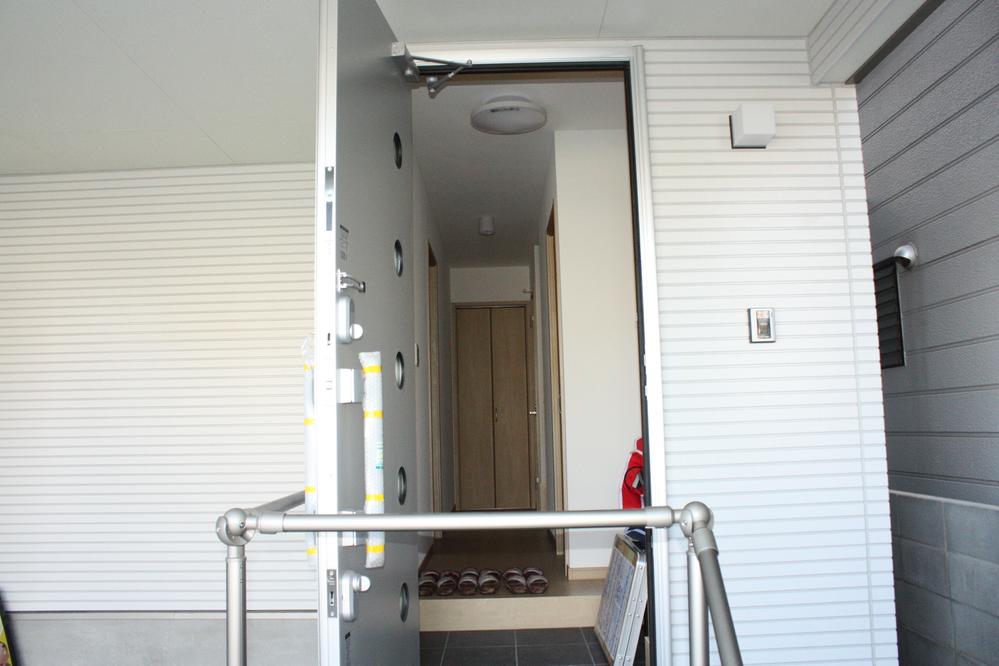 Entrance. Local (12 May 2013) Shooting