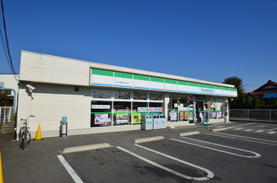 Convenience store. 1000m to Family Mart (convenience store)