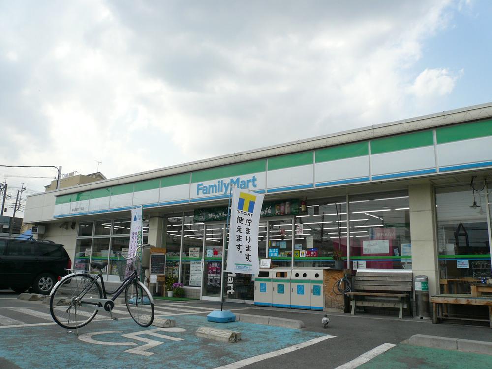 Convenience store. 500m to FamilyMart