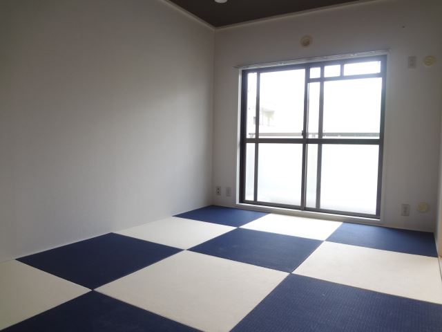 Living and room. Is Ryukyu tatami Japanese-style