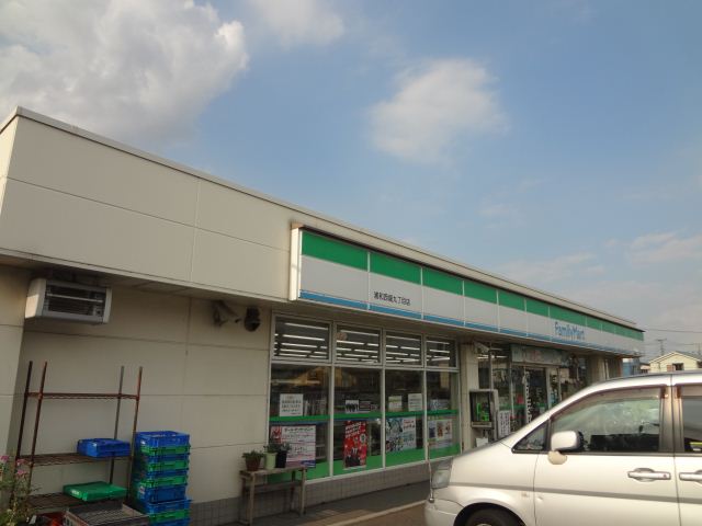 Convenience store. 230m to Family Mart (convenience store)