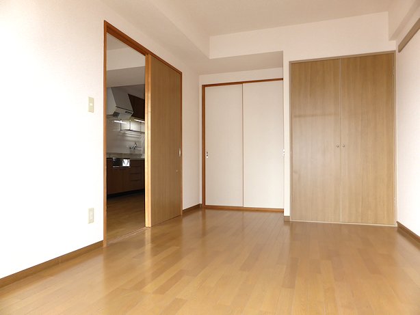 Other room space. Closet with a 6 Pledge Western-style to connect with living & Japanese-style room