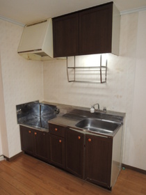 Kitchen. Gas stove can be installed in the kitchen