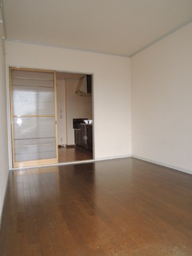 Living and room. Western and DK can be used by connecting