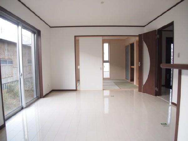 Living. Detached interior introspection Pictures - bright atmosphere of living a living white was based. Family is the space for reunion in a 16-tatami room a certain breadth of