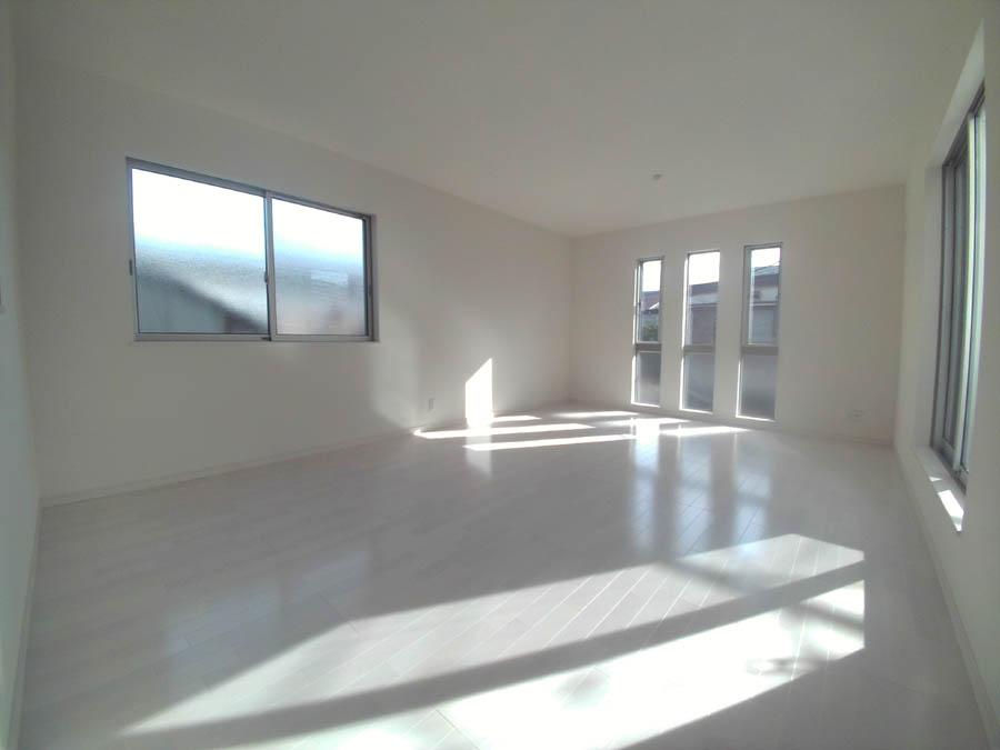 Living. Was building completed. Such as the actual image from per yang, We have to wait all the time so you can see directly.