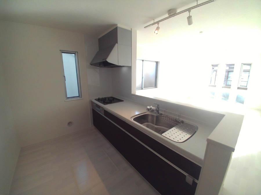 Kitchen. Was building completed. Such as the actual image from per yang, We have to wait all the time so you can see directly.