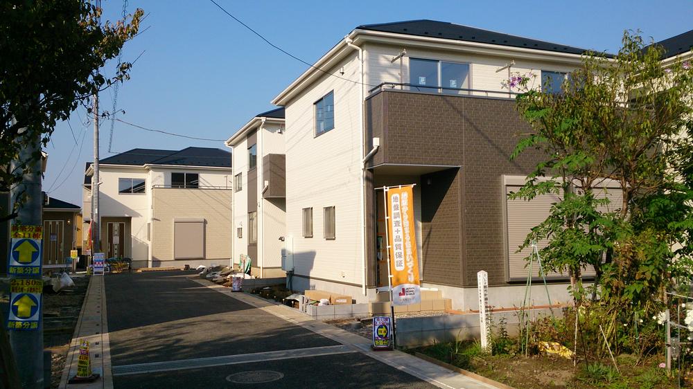 Local photos, including front road. Local (November 17, 2013) Shooting