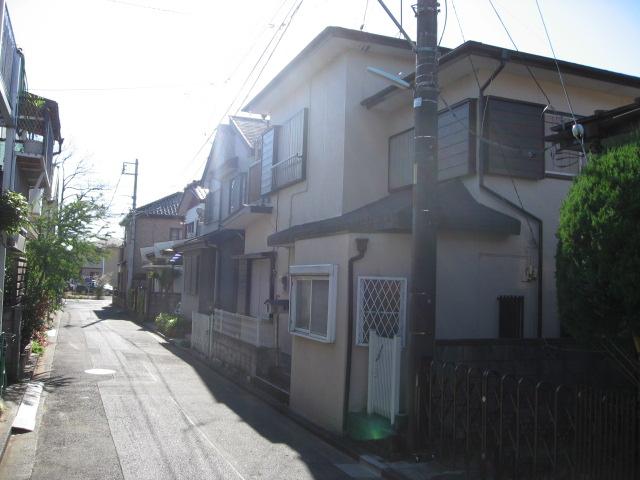 Local photos, including front road. It is a quiet residential area. 