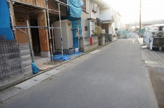 Local photos, including front road. Frontal road