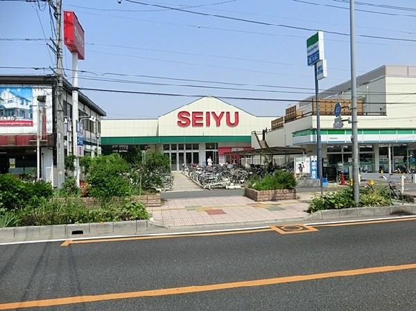Supermarket. 350m to Urawa store in Seiyu