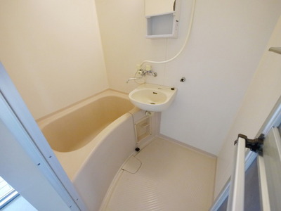 Bath. ※ It is the same type image in the building.