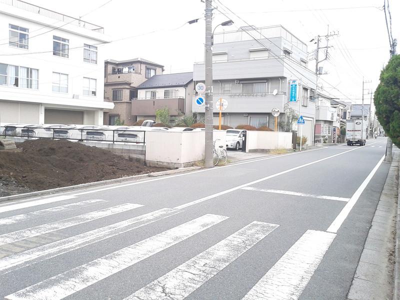 Local photos, including front road. Local (10 May 2013) Shooting