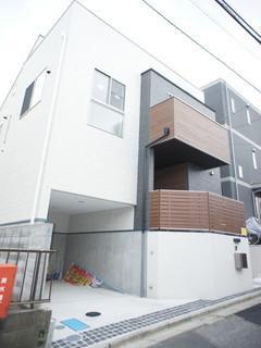 Local appearance photo. Local (11 May 2013) Shooting