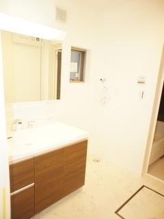 Wash basin, toilet. Indoor (11 May 2013) Shooting