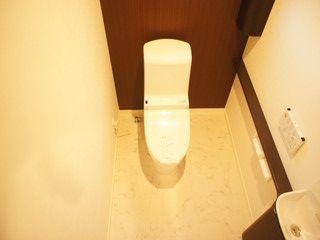 Toilet. Indoor (11 May 2013) Shooting