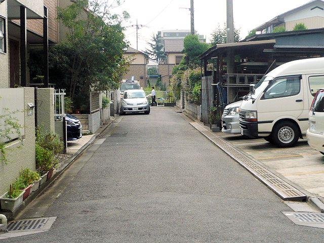 Local photos, including front road. Also entered from the car of the head, Parking is ok!