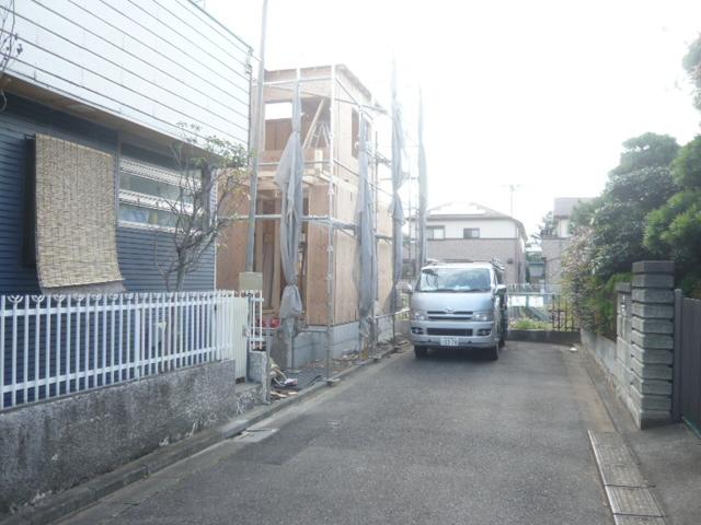 Local photos, including front road. 10 / 18 shooting Quiet streets