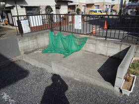 Other common areas. On-site trash yard