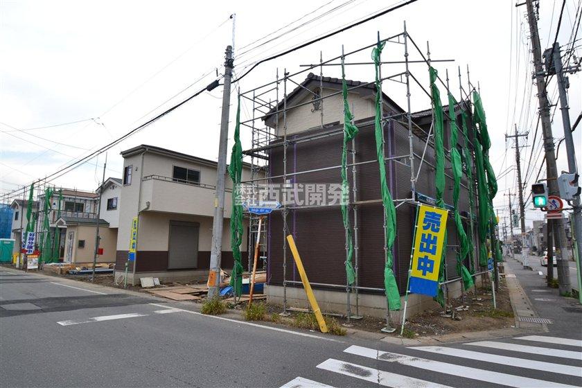 Local photos, including front road. Local (11 May 2013) Shooting