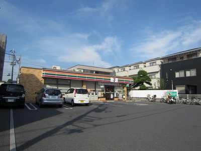 Convenience store. 470m to Seven-Eleven (convenience store)