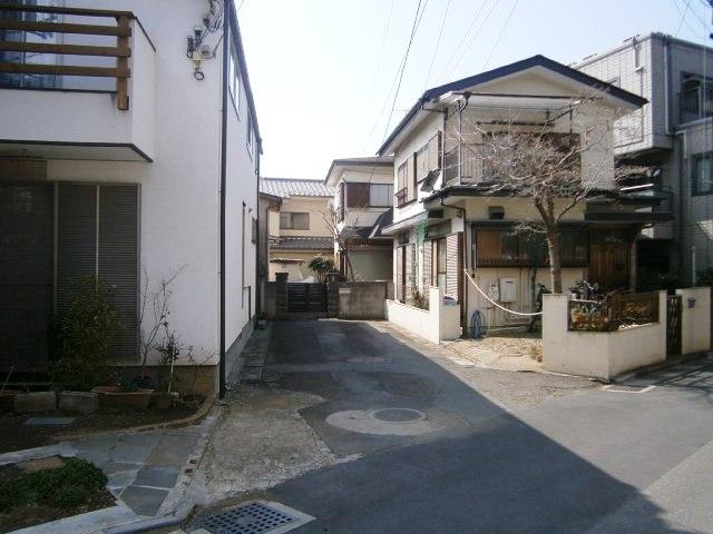 Local photos, including front road. Local (May 2013) Shooting