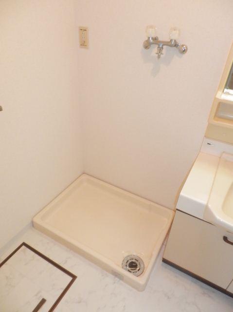 Washroom. Photo 205, Room reference.