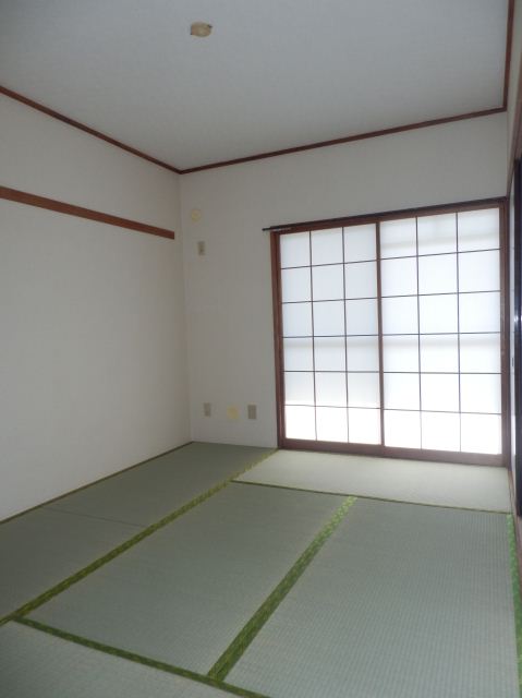 Living and room. Photo 205, Room reference.