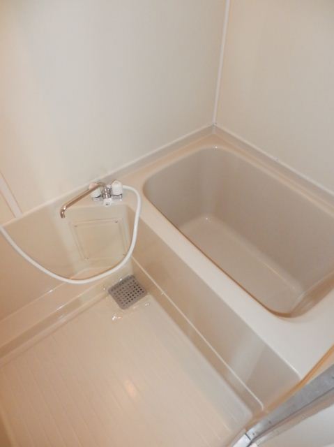 Bath. Photo 205, Room reference.