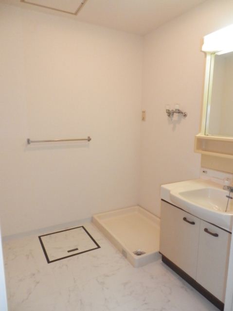 Washroom. Photo 205, Room reference.