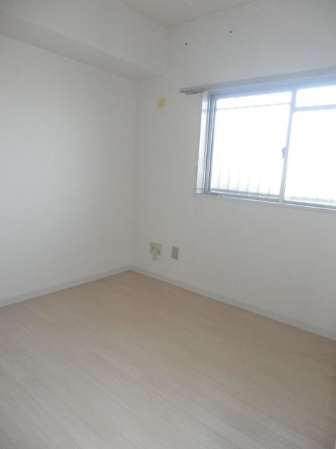 Living and room. Photo 205, Room reference.