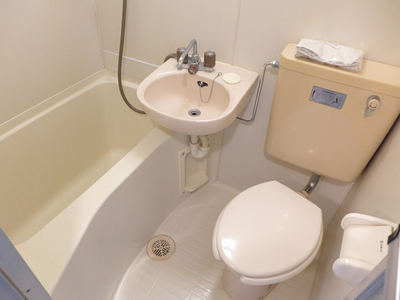 Bath. Easy-to-use 3-point unit bus.