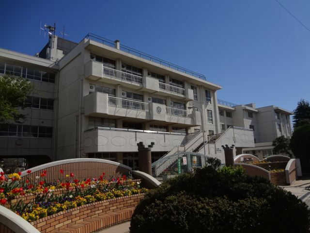 Primary school. 960m up to municipal Nakashima elementary school (elementary school)