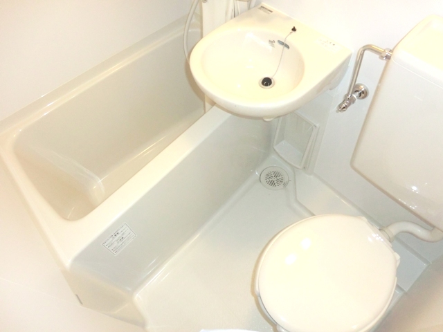 Bath. ☆ Around the water is very clean ☆