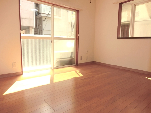 Living and room. ☆ Two-sided lighting bright corner room ☆