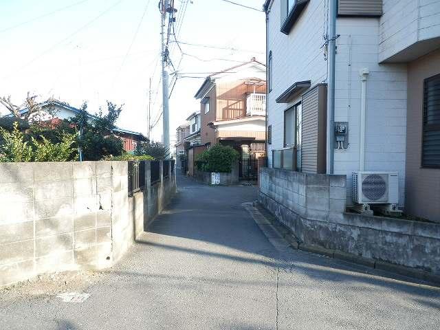 Local photos, including front road. Local (12 May 2013) Shooting