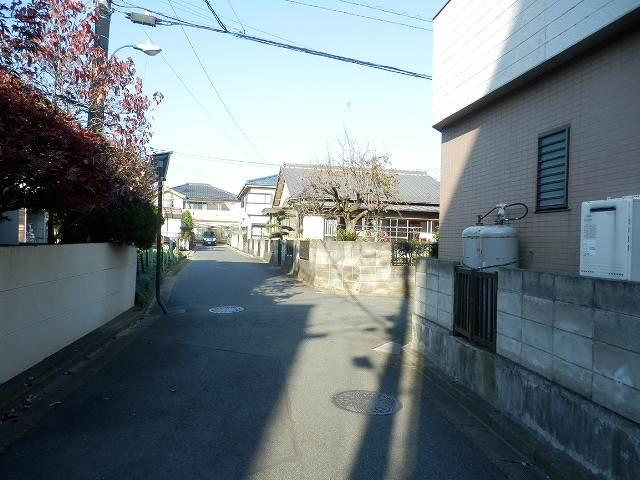 Local photos, including front road. Local (12 May 2013) Shooting