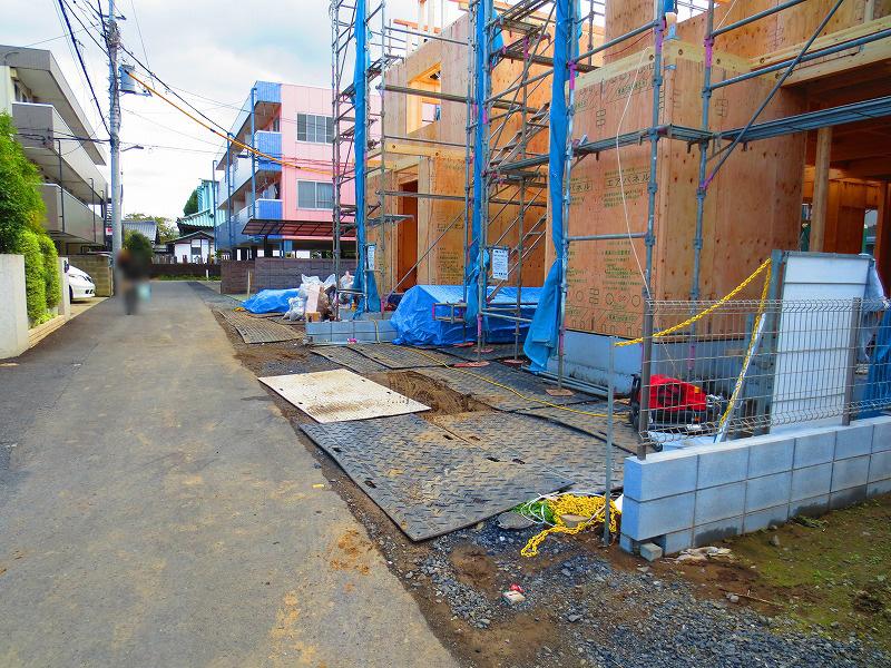 Local photos, including front road. Local (10 May 2013) Shooting